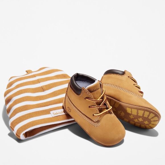 Timberland Other - Size 0 Timberland Infant Crib Bootie & knit hat Set Wheat TB09589R231